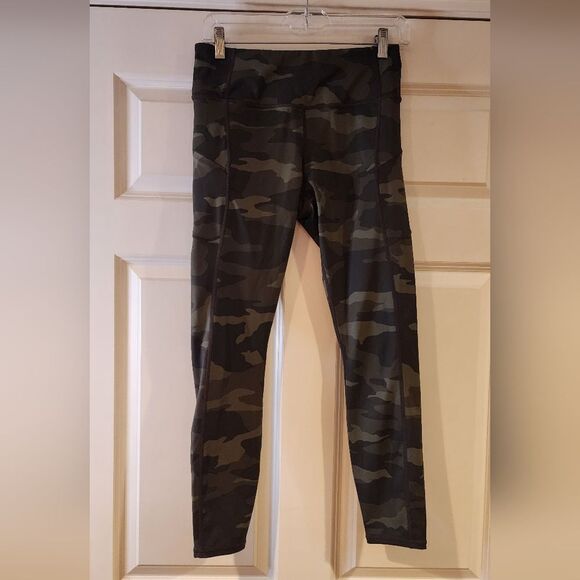 NWOT Athleta Camo Contender Tight 7/8 green leggings S - Picture 1 of 4
